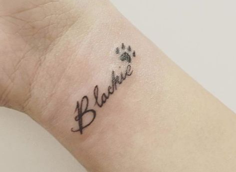 Dog Paw And Name Tattoo, Dog Name With Paw Print Tattoo, Pet Names Tattoo Ideas, Dog Name And Paw Print Tattoo, Dog Paw Print Tattoo With Name, Pet Name Tattoo Ideas Cats, Dog Memorial Tattoos Small Name, Dog Name Tattoos For Women, Dogs Name Tattoo Ideas