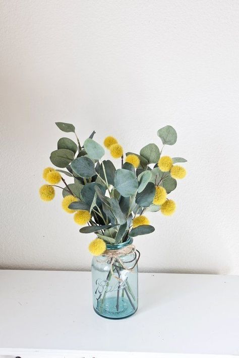 •ᴄʀᴀꜱᴘᴇᴅɪᴀ• Farmhouse Centerpiece Table, Eucalyptus Decor, Square Farmhouse Table, Farmhouse Table Centerpieces, Farmhouse Centerpiece, Tafel Decor, Billy Buttons, Centerpiece Table, Jar Decor