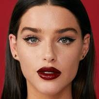 Makeup Bibir, Dark Red Lipstick, Red Lipstick Makeup Looks, Red Lipstick Looks, Lipstick Dark Red, Red Lips Makeup Look, Black Eyeliner Pencil, Perfect Red Lips, Dark Red Lips