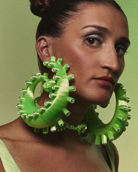 Artsy Jewelry, Weird Jewelry, 3d Jewelry, 3d Printed Jewelry, Oversized Earrings, Creative Accessories, Publication Instagram, Big Jewelry, Crazy Makeup