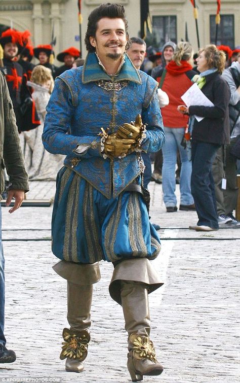 Musketeer Costume, 17th Century Fashion, Three Musketeers, The Three Musketeers, Orlando Bloom, Costume Drama, Medieval Clothing, Stage Costume, Trending Boots