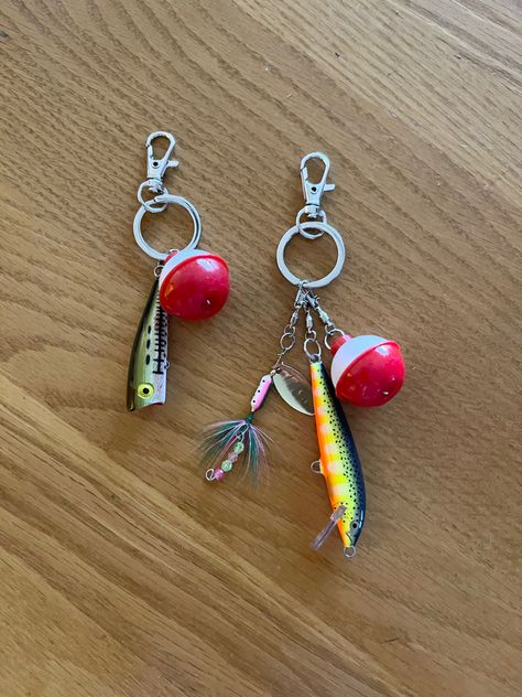 Fishing Lure Keychain Diy, Fish Keychain Craft, Fish Lure Jewelry, Fishing Lure Keychain, Fishing Jewelry Diy, Fishing Lure Jewelry Diy, Fishing Lure Crafts, Fishing Lure Necklace, Fishing Crafts For Adults