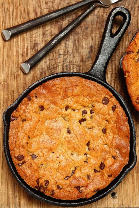 Cast-Iron Skillet Chocolate Chip Cookie – Garden & Gun Skillet Recipes Dessert, Classic Southern Recipes, Skillet Chocolate Chip Cookie, Iron Recipes, Iron Skillet Recipes, Giant Cookie, Skillet Recipes, Skillet Cookie, Cast Iron Skillet Recipes