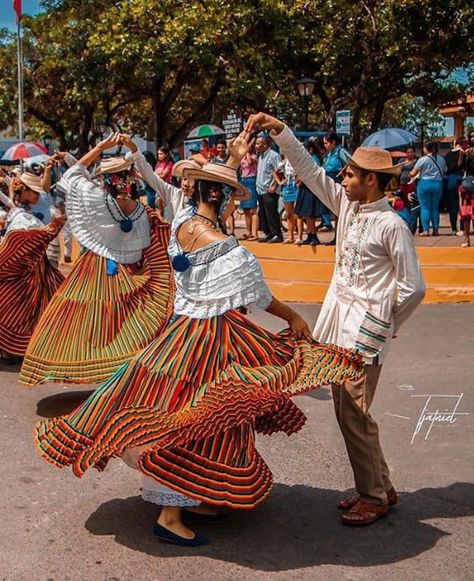 Panamá Panama Traditional Clothing, Panama Outfits, Panama Clothing, Panama Aesthetic, Panama Country, Panamanian Clothes, Pretty Countries, Panama Culture, Panama Style