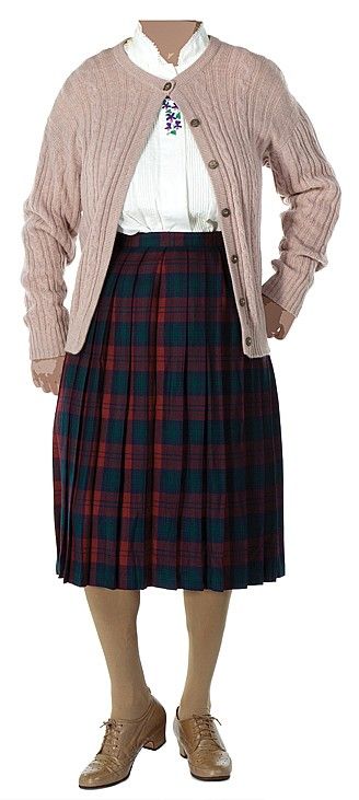 Robin Williams “Mrs. Doubtfire” complete costume and fat suit from the film, 'Mrs. Doubtfire' Miss Doubtfire, Granny Fancy Dress, 90s Outfit Party Hip Hop, Granny Costume, 90s Fancy Dress, Mom Costumes, Mrs Doubtfire, Halloween Costume Suit, 90s Costume