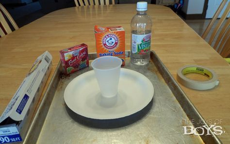 Simple Volcano Experiment For Kids, Baking Soda Volcano For Kids, Valcano Project Easy, Homemade Volcano Kids, Science Volcano, Baking Soda Volcano, Diy Volcano Projects, Volcano Recipe, Homemade Volcano