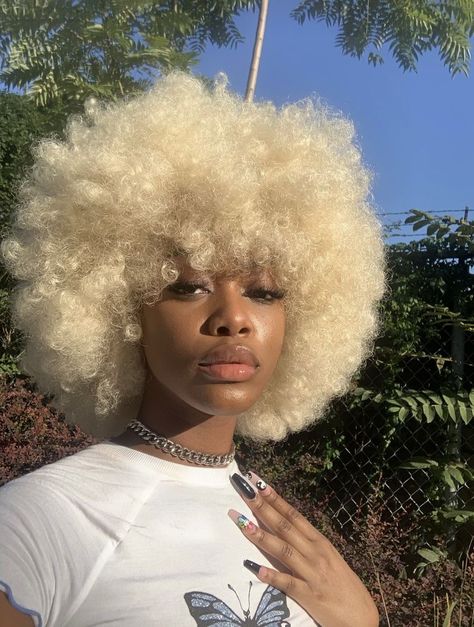 Blonde Afro, Blonde Hair Girl, Warm Blonde, Dyed Natural Hair, Hair Girl, Hair Stuff, Baddie Hairstyles, Hair Inspo Color, Afro Hairstyles