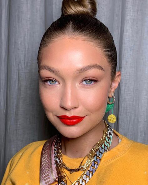 Slicked Back Hairstyles, Fuller Eyebrows, Gigi Style, Bella Gigi Hadid, Patrick Ta, Celebrity Faces, Hairstyles For Layered Hair, Natural Eyebrows, Slicked Back Hair