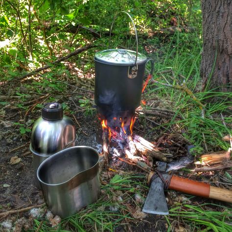 Ikea hobo stove with Mors bushpot Special Forces Training, Kelly Kettle, Bushcraft Gear, Bushcraft Camping, Survival Techniques, Camp Fire, Outdoor Equipment, Wilderness Survival, Coffee Is Life