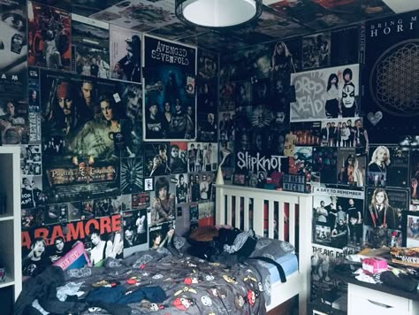 90s Grunge Bedroom Punk Rock, Punk Rock Bedroom Aesthetic, Metalhead Room Aesthetic, Metalhead Room Ideas, Punk Bedrooms, Scary Room Aesthetic, 2000s Emo Room, Punk Rooms, Metalhead Bedroom