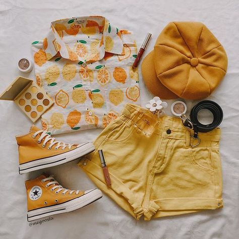 Yellow Fashion Outfit, Yellow Casual Outfit, Cute Yellow Outfits, Lemon Clothes, Lemon Outfit, Yellow Outfit Ideas, Lemon Clothing, Yellow Outfits, Yellow Hat