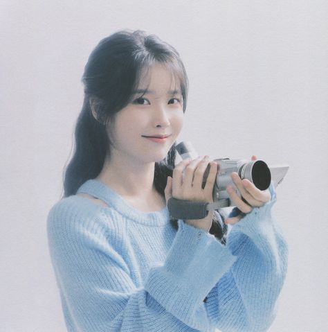 Iu Short Hair, Korean Odyssey, Miss Kiss, Aesthetic Blue, Gal Pal, Korean Actress, Film Aesthetic, Blackpink Jisoo, Blue Aesthetic