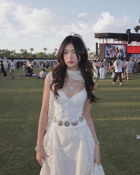 julia ma on Instagram: "coachella did u miss me?" Coachella Aesthetic, Julia Ma, Coachella Inspired Outfits, Coachella Fits, Cochella Outfits, Dress Shorts Outfit, Coachella Dress, Coachella Fashion, Sleeveless Outfit