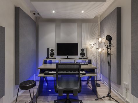 Music Studio Design, Music Room Design, Home Recording Studio Setup, Music Bedroom, Home Studio Ideas, Home Music Rooms, Recording Studio Design, Recording Studio Home, Home Studio Setup