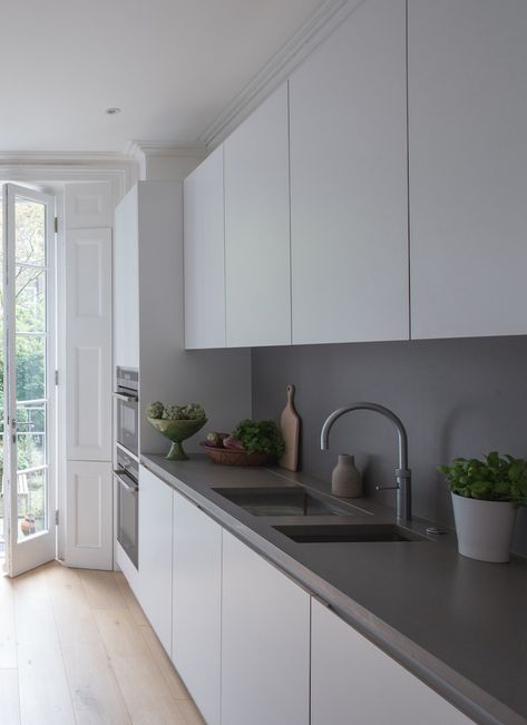 Grey Kitchen Top Ideas, Laminate Splashback Kitchen, One Line Kitchen Design, White And Grey Galley Kitchen, Worktops For White Kitchens, White Gloss Kitchen Grey Worktop, One Line Kitchen Layout, Grey And Neutral Kitchen, Kitchen Interior Grey And White