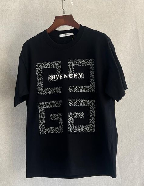 Givenchy Tshirt, Tshirt Design Men, Girls Top, Graphic Tshirt Design, Shirts Design, Men Shirt Style, Men's Knit, Men Clothing, Boys T Shirts