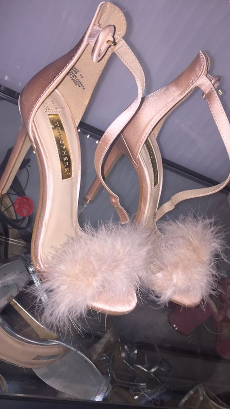 Fluffy Heels Outfit Dress, Pink Fluffy Heels Outfit, Baddie High Heels, Black And Pink Heels, Fluffy Heels Outfit, Fur Heels Outfit, Heels Baddie, Heels With Fur, Birthday Heels