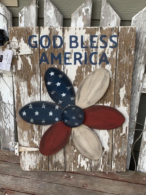 4th Of July Wood Signs Diy Projects, 4th Of July Porch Ideas, 4th Of July Crafts To Sell, Patriotic Wood Crafts, Summer Wood Projects, Americana Crafts Diy, Patriotic Crafts To Sell, 4th Of July Wood Crafts, Forth Of July Crafts