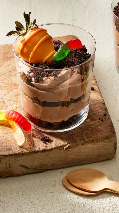 16 Dessert Recipes Made With Pudding Mix Dirt Pudding Recipe, Lava Chocolate Cake, Jello Dishes, Dirt Pudding Recipes, Irish Potato Bread, Desserts With Chocolate, Mousse Parfait, Spring Foods, Desserts Mini