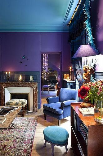 Very colorful interiors Deco Violet, Purple Living Room, Interior Design Pictures, Blue Ceilings, House Of Turquoise, Purple Interior, Purple Rooms, Gorgeous Interiors, Purple Decor