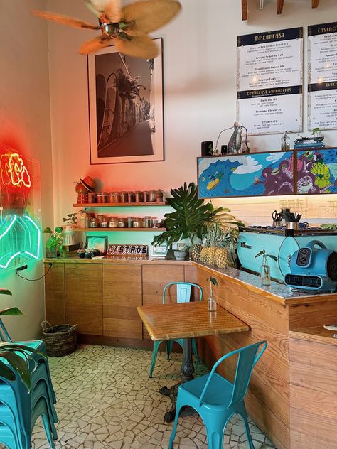 #cafe #waikiki #hawaii #food #aesthetic Hawaii Cafe, Waikiki Food, Hawaiian Cafe, Beachside Cafe, Surf Cafe, Cafe Business, Hawaii Theme, Waikiki Hawaii, Hawaii Food