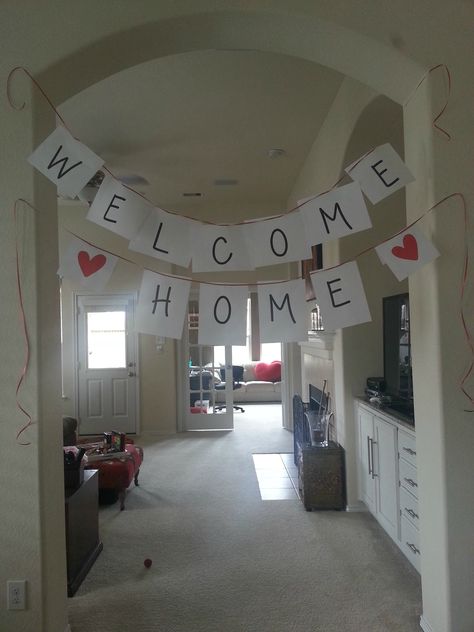 It's easy to make the kids feel special with a sign like this.  Could be <3 Welcome Home <3 from camp or college.  Could be a Happy Birthday sign. Welcome Home Decorations Ideas Party Diy, Welcome Home From College Ideas, Welcome Home Craft Ideas, Diy Welcome Home Banner, Welcome Surprise Ideas, Welcome Back Boyfriend Ideas, Welcome Home Surprise Ideas, Welcome Home Husband Surprise, Welcome Home For Boyfriend