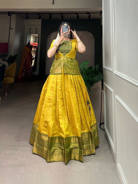 Pattu Lengha, Lengha For Wedding, Kanjivaram Blouse, Kanjivaram Lehenga, South Indian Style, Blazer Outfits Casual, Lehenga Choli Wedding, Choli For Women, Choli Blouse