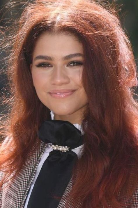 Zendaya red hair - Celebrity hair transformations of 2019 Zendaya Red Hair, Red Hair Celebrities, Ginger Hair Color, Beautiful Red Hair, Celebrity Hair, Hair Icon, Strawberry Blonde Hair, Zendaya Coleman, Trending Hairstyles