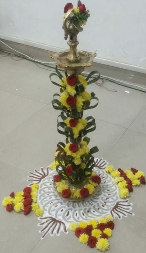 Easy and simple decoration Kelvandecoration Simple, Lamp Decoration Ideas For Pooja, Samai Decoration With Flowers, Kuthu Vilaku Decoration, Samay Decoration, Vilakku Decoration, Lily Decorations, God Lakshmi, Door Flower Decoration