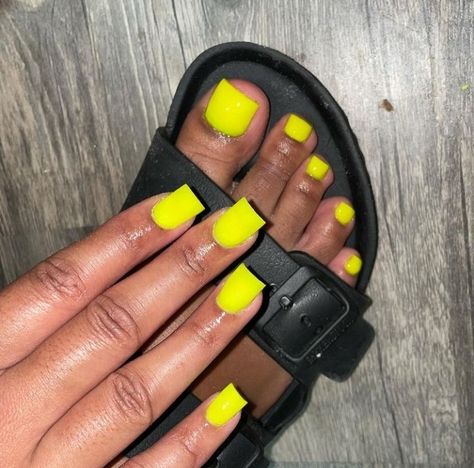 Toes Ideas, Lime Green Nails, Overlay Nails, Neon Acrylic Nails, Neon Green Nails, Acrylic Toe Nails, Hard Nails, Girly Acrylic Nails, Dope Nail Designs