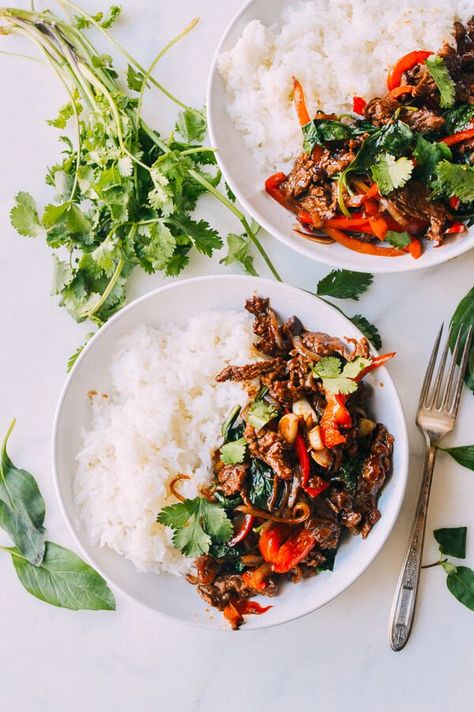 Thai Basil Beef, or Pad Graw Prow, is an easy, delicious dish of stir-fried beef and thai basil. Served over white rice, it's the perfect 15-minute meal. Basil Beef, Thai Basil Beef, Wok Of Life, Woks Of Life, The Woks Of Life, Quick Dinners, Thai Basil, God Mat, Woks