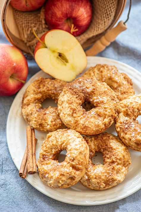 Healthy Baked Cinnamon Apple Doughnuts — Happy Apple Vegan Apple Donuts Healthy, Healthy Doughnuts Recipe, Healthy Doughnuts, Apple Doughnut, Baked Doughnut Recipes, Moringa Recipes, Breakfast Oats Overnight, Apple Donuts, Healthy Donuts