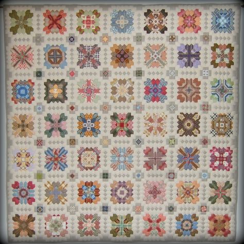 Every Stitch: Lucy Boston finished - I am LOVING these blocks!  This blog tells how she finished/bound it. Lucy Boston Quilt, Cross Quilts, Patchwork Of The Crosses, Lucy Boston, Cross Quilt, Farmers Wife, Hexie Quilt, Hexagon Quilts, English Paper Piecing Quilts