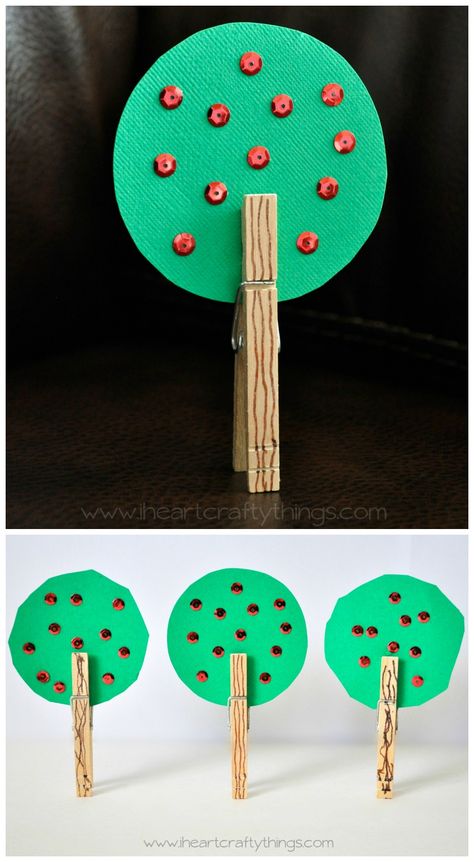 Clothespin Apple Tree Craft for preschoolers and kids. from iheartcraftythings.com Apple Tree Craft, Apple Activities, Apple Craft, Fun Fall Crafts, Easy Fall Crafts, Fun Fall Activities, Apple Theme, Tree Craft, Clothes Pin Crafts