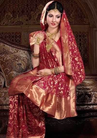 15 Latest and Beautiful North Indian Sarees North Indian Saree, Gujarati Saree, Saree Inspiration, Best Designer Sarees, Indian Wardrobe, Bengali Saree, Latest Silk Sarees, Saree Wearing, Silk Sarees Online Shopping