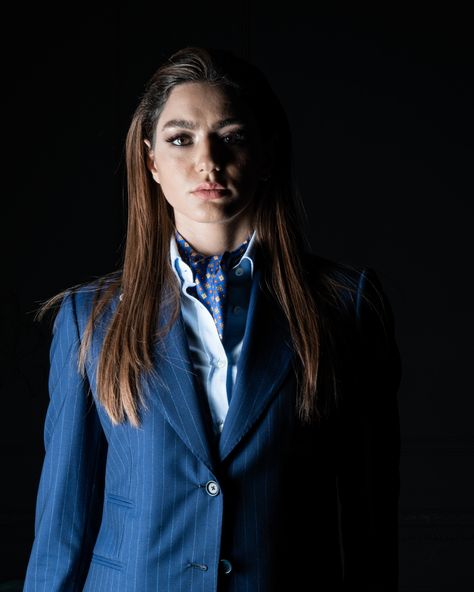 Women can wear ascots too! Try it now to add a touch of elegance to your outift. Crna School, Ascot Ties, Tie Women, July Wedding, Business Suit, Well Dressed Men, Well Dressed, Stylish Accessories, Try It