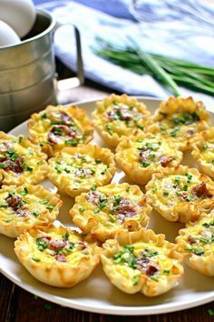 Mini Appetizers, Breakfast Appetizers, Tea Party Food, Brunch Menu, Quiche Recipes, Snacks Für Party, Brunch Party, Breakfast Dishes, Pavlova