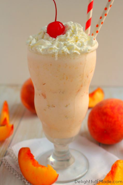 Copycat Chick-fil-A Peach Milkshake - Delightful E Made Peach Milkshake Recipe, Peach Shake, Chick Fil A Recipe, Peach Milkshake, Peach Smoothie Recipes, Milkshake Recipe Easy, Homemade Milkshake, Copycat Chick Fil A, Poke Cake Recipes