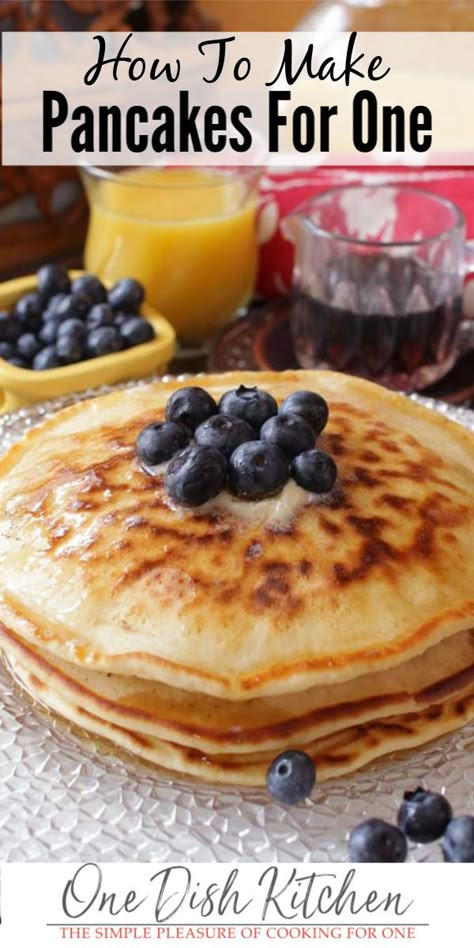 How To Make Pancakes for One – an easy pancake recipe for perfect, fluffy pancakes. This easy breakfast recipe includes a step by step VIDEO showing how to make pancakes from scratch. This small batch of pancakes is perfect amount for anyone cooking for one. | One Dish Kitchen | #pancakes #pancakerecipe #pancakesforone #smallbatch #singleserving #breakfastrecipe Small Pancake Recipe, Small Batch Of Pancakes, Easy Pancake Recipe, Pancakes For One, Meals For 1, Small Batch Cooking, One Dish Kitchen, Food For One, Easy Pancake