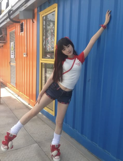 Standing Pose Reference Instagram, Cute Fullbody Pose, Cute Full Body Poses, Harajuku Poses, Kawaii Model Poses, Standing Poses, Human Poses Reference, Human Poses, J Fashion