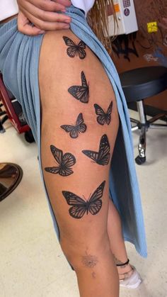 Thigh Tattoo Butterfly, Butterfly Leg Tattoos, Butterfly Thigh Tattoo, Love Tattoo Ideas, Tattoos Heart, Butterfly Legs, Butterflies Tattoo, Cute Thigh Tattoos, Side Thigh Tattoos