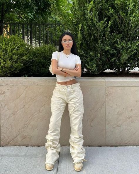 Jenny Lin (@jennylinnnn) • Photos et vidéos Instagram Off White 4s, 4s Outfit Women, Jordan 4s Outfit Women, Jordan 4s Outfit, Outfit Ideas With Jordans, Tokyo Outfits, 4s Outfit, White Outfits For Women, Streetwear Mode