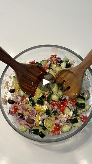 Pepper Quinoa, Recipe Cucumber, Salad Lunch, Lunch Salad, Banana Peppers, Salad Salad, Mediterranean Diet Plan, Lunch Recipe, Work Meals