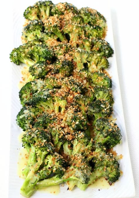 Roasted Broccoli with Buttery Bread Crumbs is my favorite way to make broccoli, in fact I think it's the only way to make broccoli taste it's best! Recipes With Bread Crumbs, Recipes With Bread, Raclette Originale, Galette Des Rois Recipe, Bread Crumbs Recipe, Easter Side Dishes, Sloppy Joe, Roasted Broccoli, S'mores