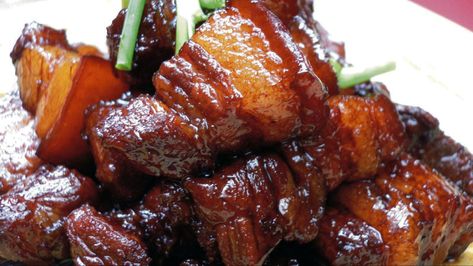 Although it's a common Chinese dish, hongshao rou (red-braised pork) can be tricky to master. The key is to use two different types of soy sauce — light and dark. Recipes With Soy Sauce, Slow Cooker Pork Tenderloin, Chinese Pork, Pork Broth, Chinese Vegetables, Mapo Tofu, Pork Belly Recipes, Tenderloin Recipes, Pork Tenderloin Recipes