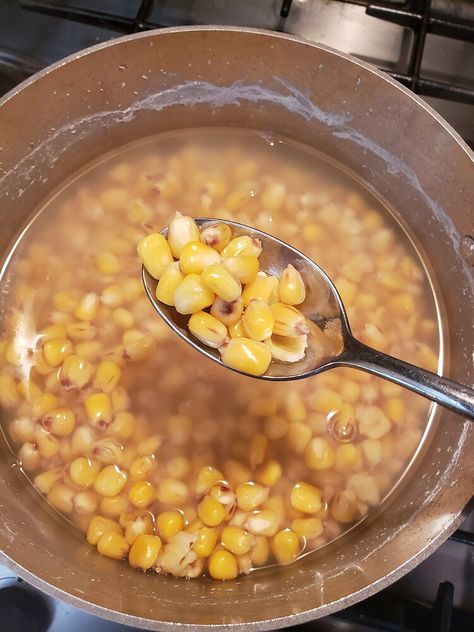 Cooking whole dried corn kernels - Reader Recipes - Breadtopia Forum Dried Corn Recipes, Corn On The Con, Field Corn, Sweet Corn Recipes, Corn Nut, Stovetop Pressure Cooker, How To Make Corn, How To Make Tortillas, Corn Seed