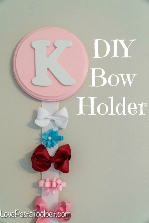 Diy Hair Bow Holder, Diy Bow Holder, Hair Bow Hanger, Craft Hobbies, Baby Gifts To Make, Hair Accessories Diy, Hair Bow Organizer, Bow Organizer, Bow Holders