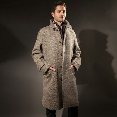 THE TWEED PIG: Dashing Tweeds - Raglan Overcoat Long Coat Outfit, Tweed Overcoat, Overcoat Men, Man About Town, Waxed Cotton Jacket, Long Winter Coats, Fashion Days, Coat Outfits, Mens Style