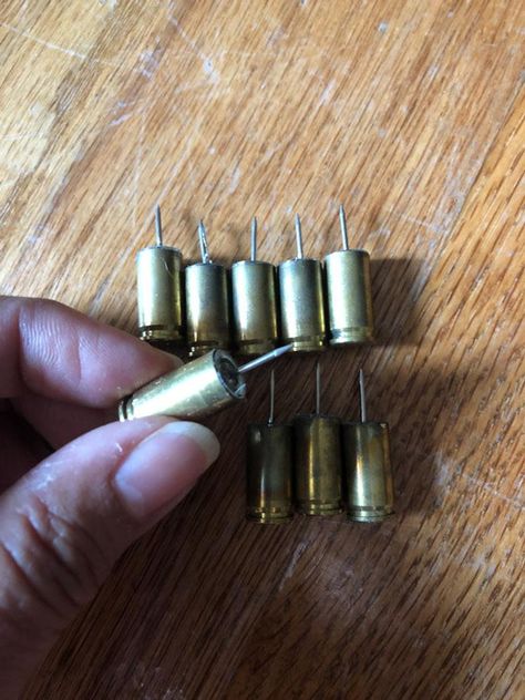 Shell Casings Crafts, Bullet Shell Jewelry, Bullet Casing Crafts, Shotgun Shell Crafts, Reloading Room, Bullet Casing Jewelry, Diy Leather Working, Bullet Crafts, Country Bedroom Decor