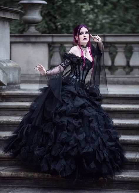 Emo Quinceanera, Gothic Fashion Dresses, Lace Gothic Dress, Macabre Fashion, Gothic Prom Dress, Corsets Fashion, Quinceanera Pictures, Rose Blooming, Blue Sheer Dress